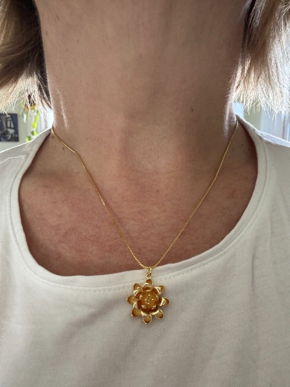 New in box: Gold Flower Necklace